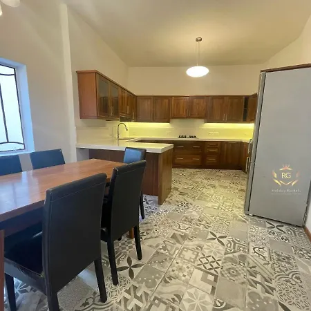 Dgl1032 - Townhouse In The Quaint Village Of Dingli, Modernly Refurbished Holiday home *