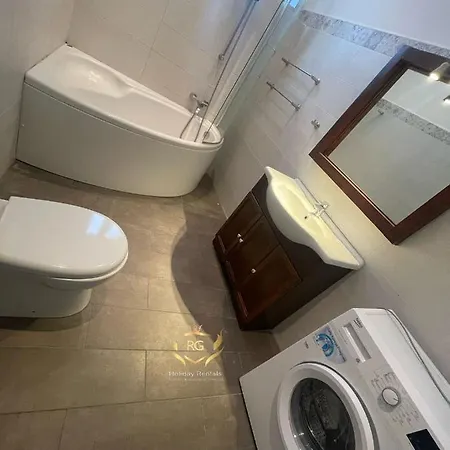 Dgl1032 - Townhouse In The Quaint Village Of Dingli, Modernly Refurbished * Dingli