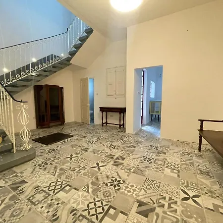 Dgl1032 - Townhouse In The Quaint Village Of Dingli, Modernly Refurbished