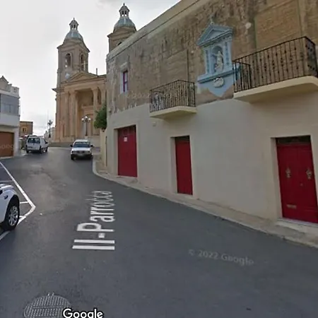 Dgl1032 - Townhouse In The Quaint Village Of Dingli, Modernly Refurbished Holiday home *