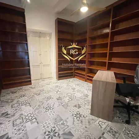 Hébergement de vacances Dgl1032 - Townhouse In The Quaint Village Of Dingli, Modernly Refurbished *