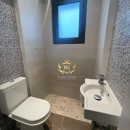 Dgl1032 - Townhouse In The Quaint Village Of Dingli, Modernly Refurbished * Dingli