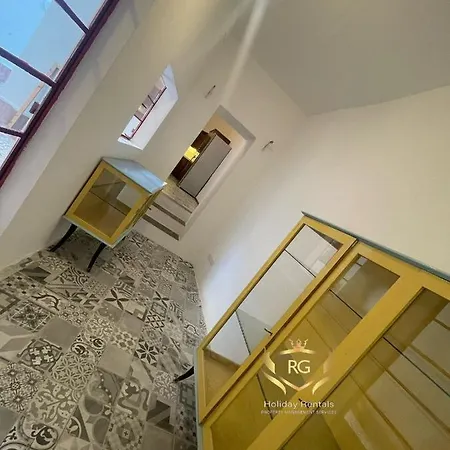 Dgl1032 - Townhouse In The Quaint Village Of Dingli, Modernly Refurbished Hébergement de vacances Dingli